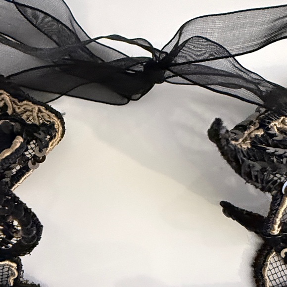 Elegant Black and Gold Lace Necklace - Picture 4 of 7